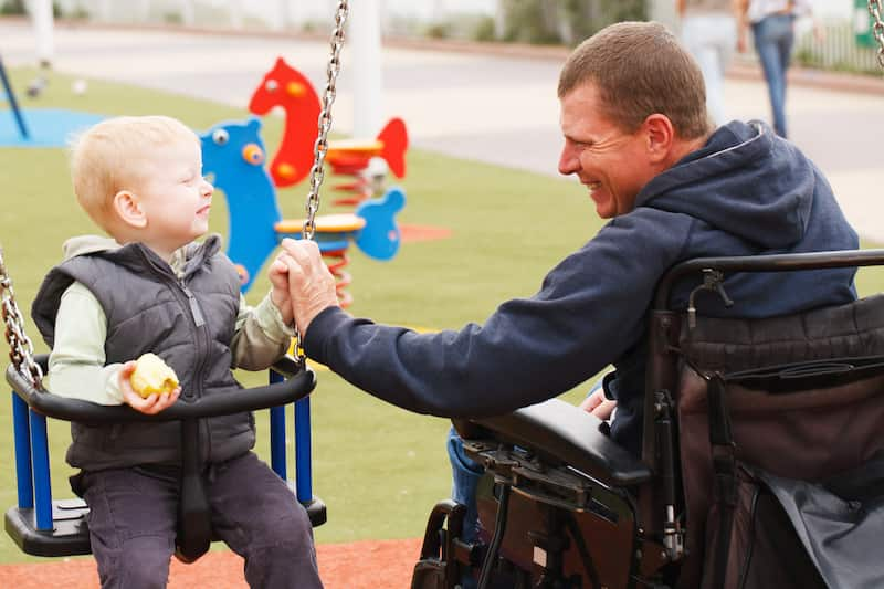 Père handicapé et enfant