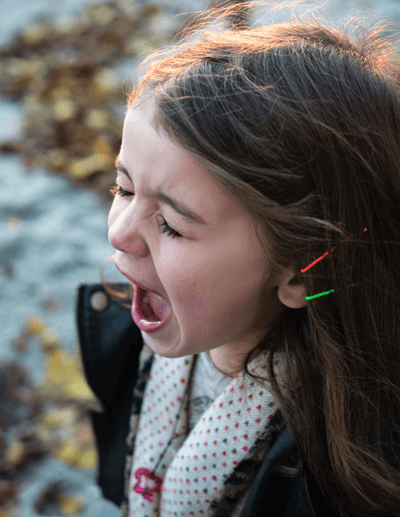 Enfant en train de crier