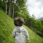 Jouer Dehors : 6 Bienfaits Quotidiens pour les Enfants