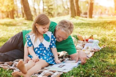 enfant-parent-lecture-magazine-400x267