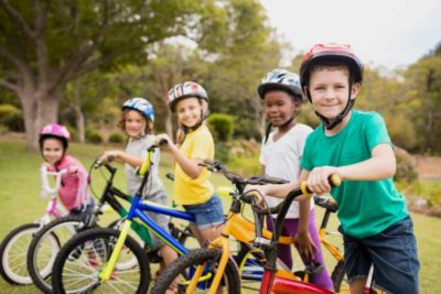 Enfants en vélo