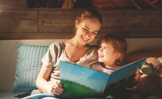 Lecture mère et enfant