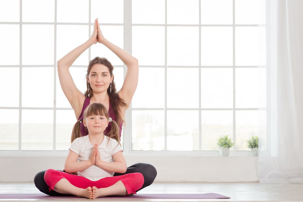 Faire du Yoga avec ses Enfants : 6 exercices faciles