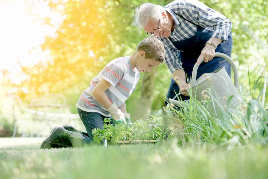 Jardiner avec ses enfants