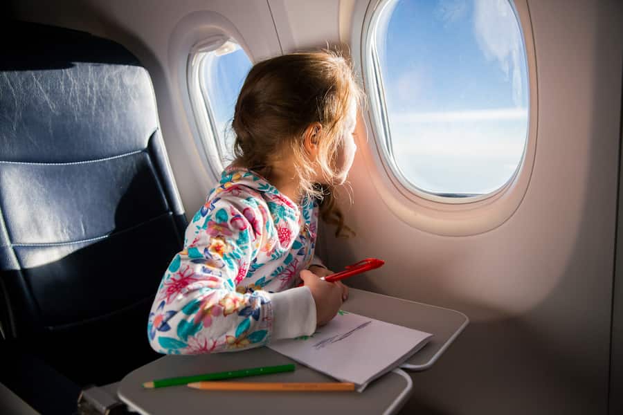 Prendre l'avion avec des enfants